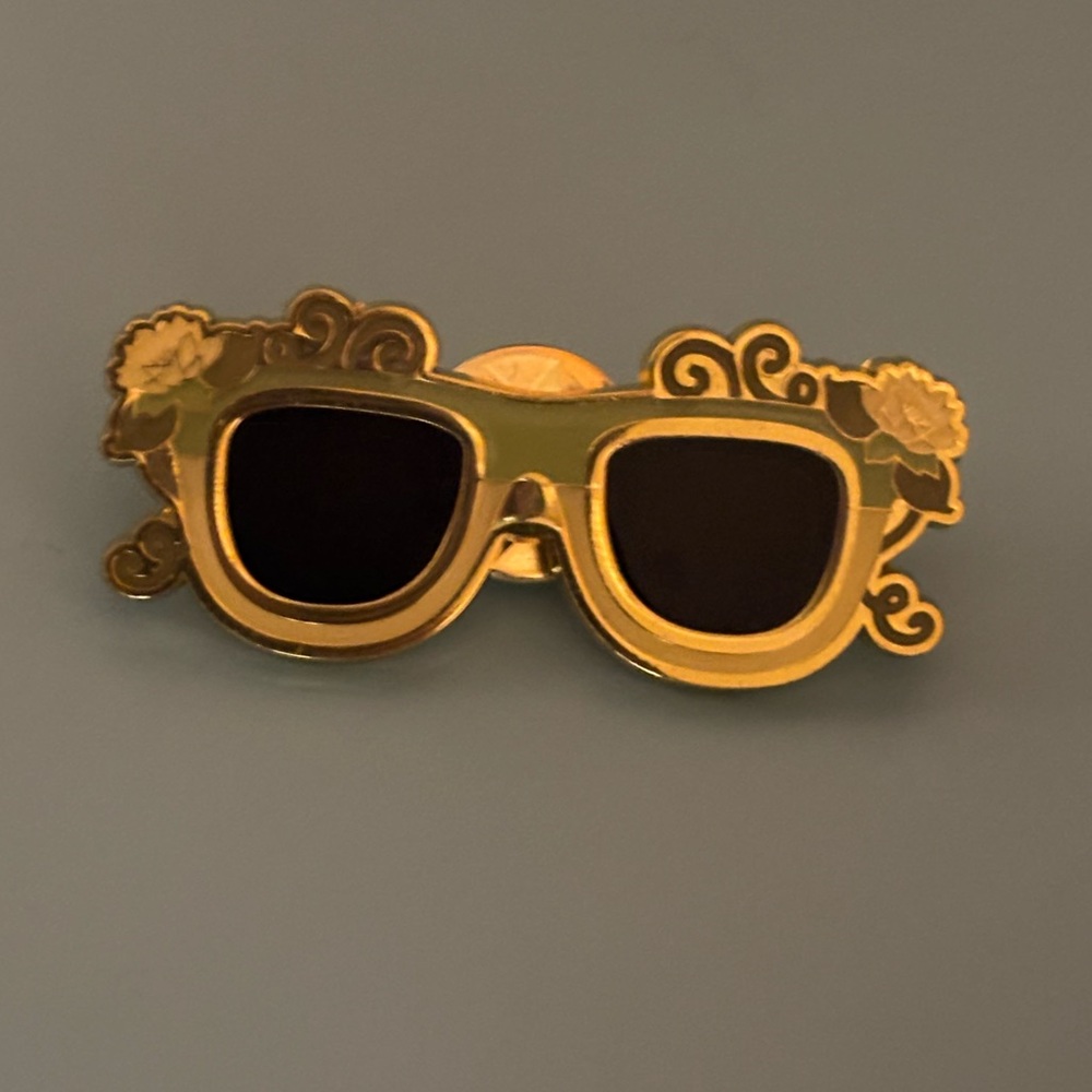Disney Loungefly gold Tiana sunglasses pin